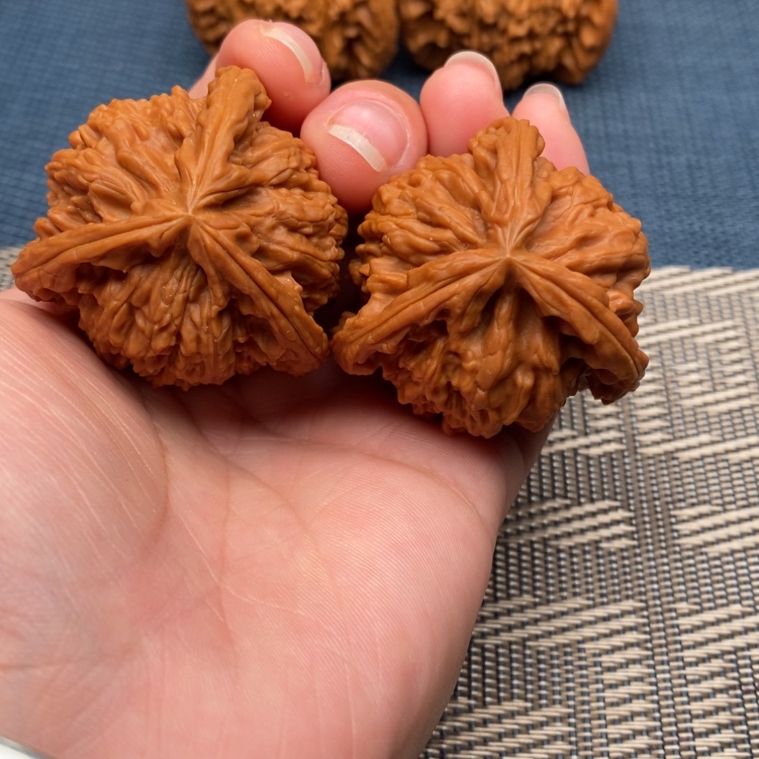 王***爷文玩核桃吊坠三棱