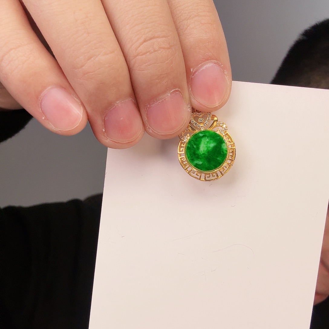 翡翠颈饰未镶嵌一件