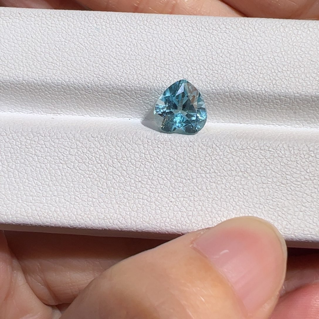托帕石裸石2.3ct天空蓝8x8不退换