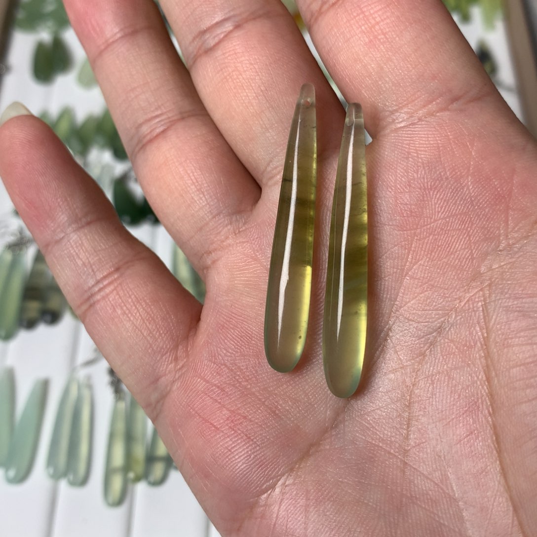 蛇纹石玉耳环未镶嵌