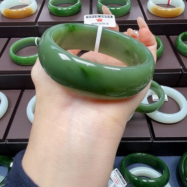 *****和田玉未镶嵌手镯