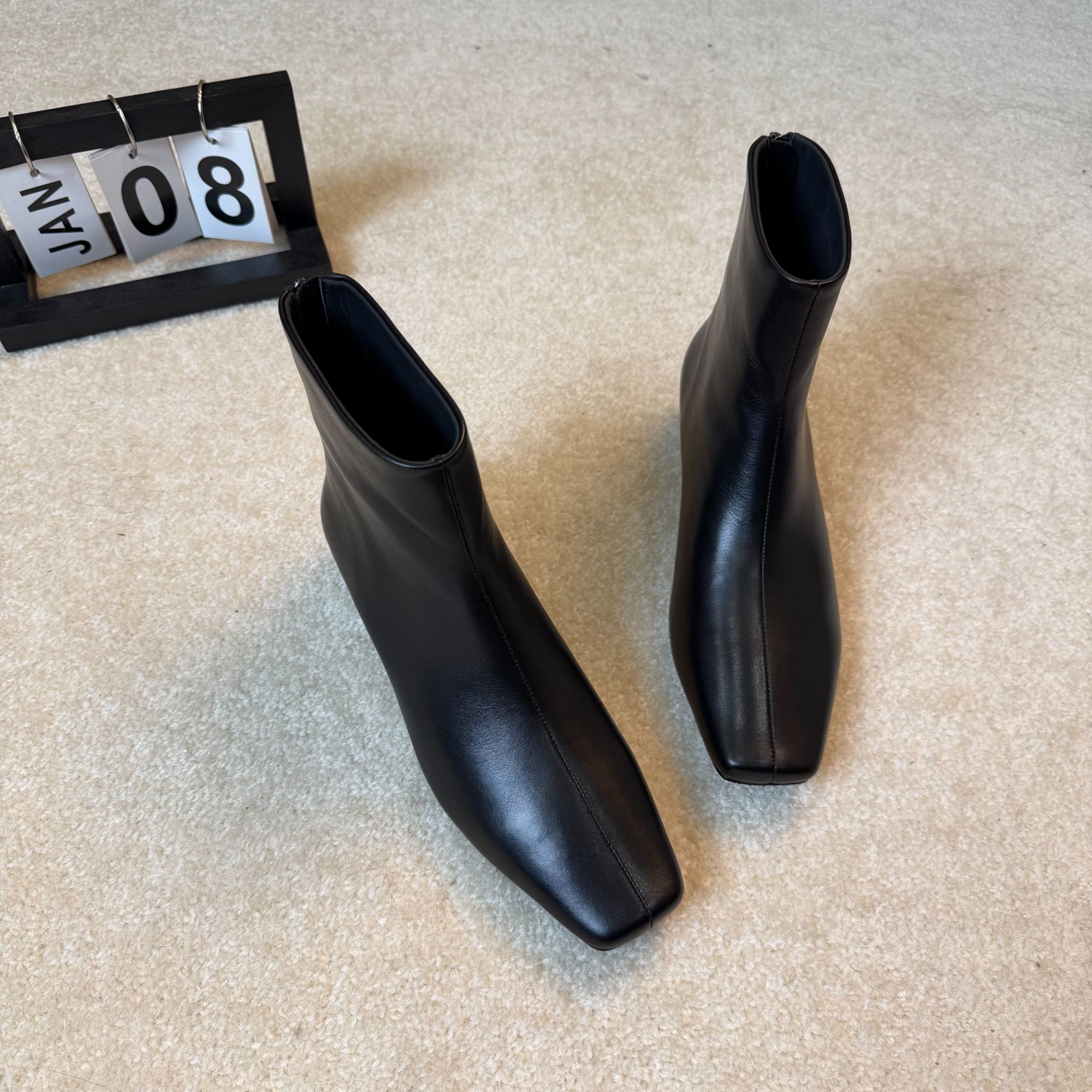 Ruby Vivian2025秋冬新款英伦胎牛皮尖方头低跟短靴女RX518