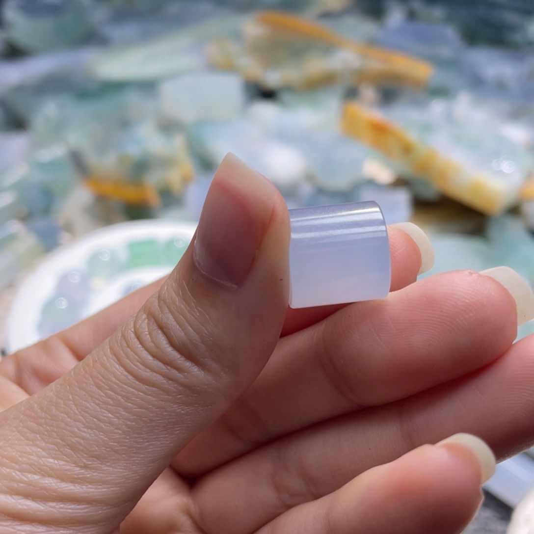 睡***子定制翡翠未镶嵌翡翠