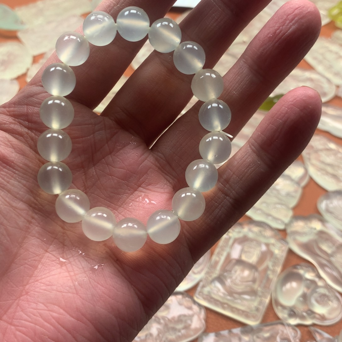 蛇纹石玉颈饰未镶嵌