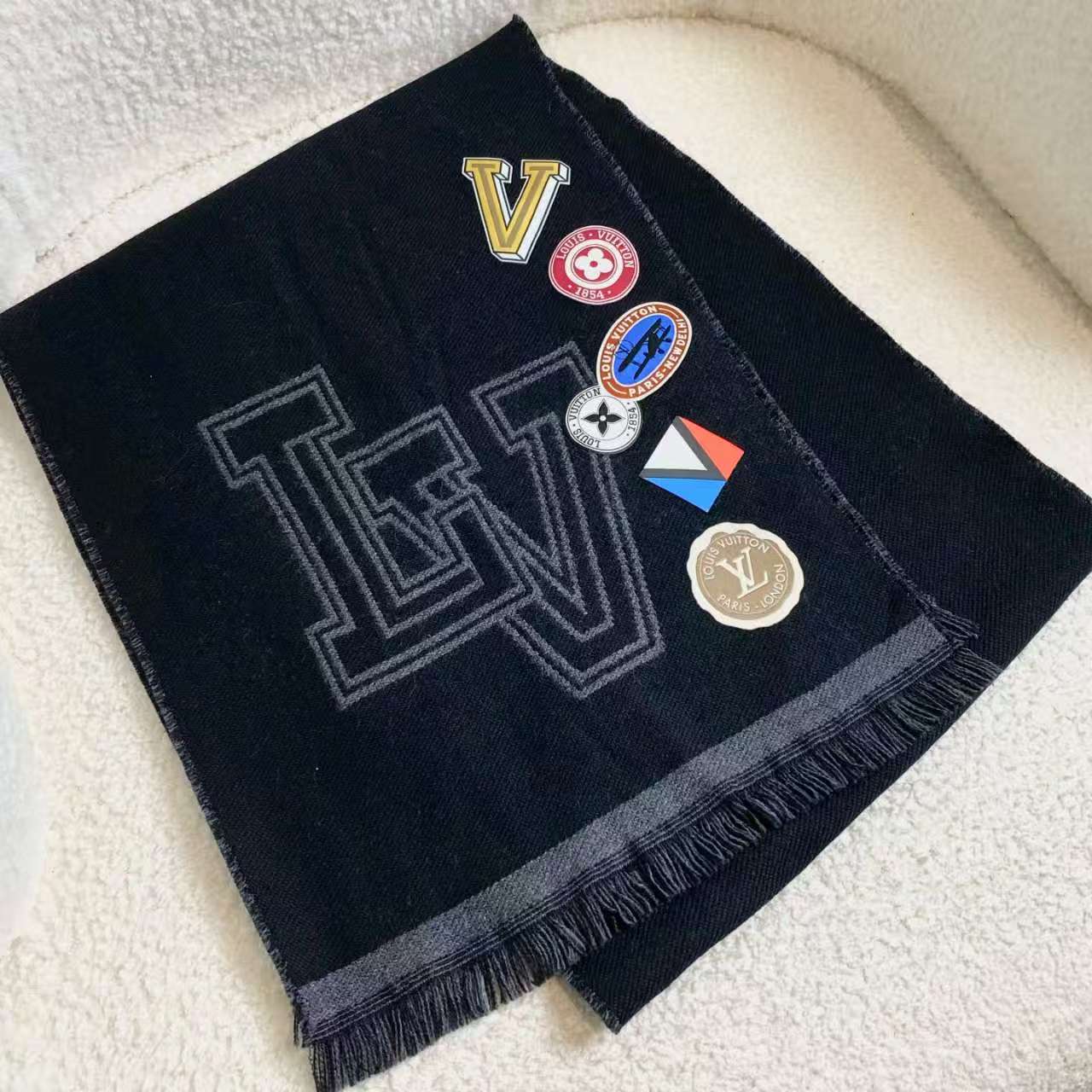 99新 LouisVuitton/路易威登 黑色徽章围巾/67332031/代卖服务