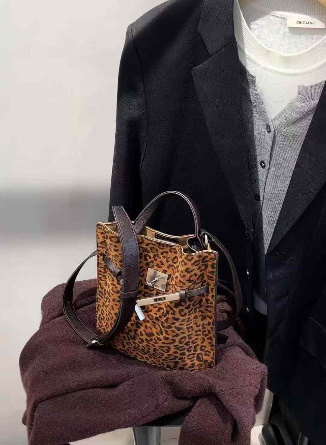 【特价】小众品牌真皮轻奢单肩斜挎包包手提女包自助链接
