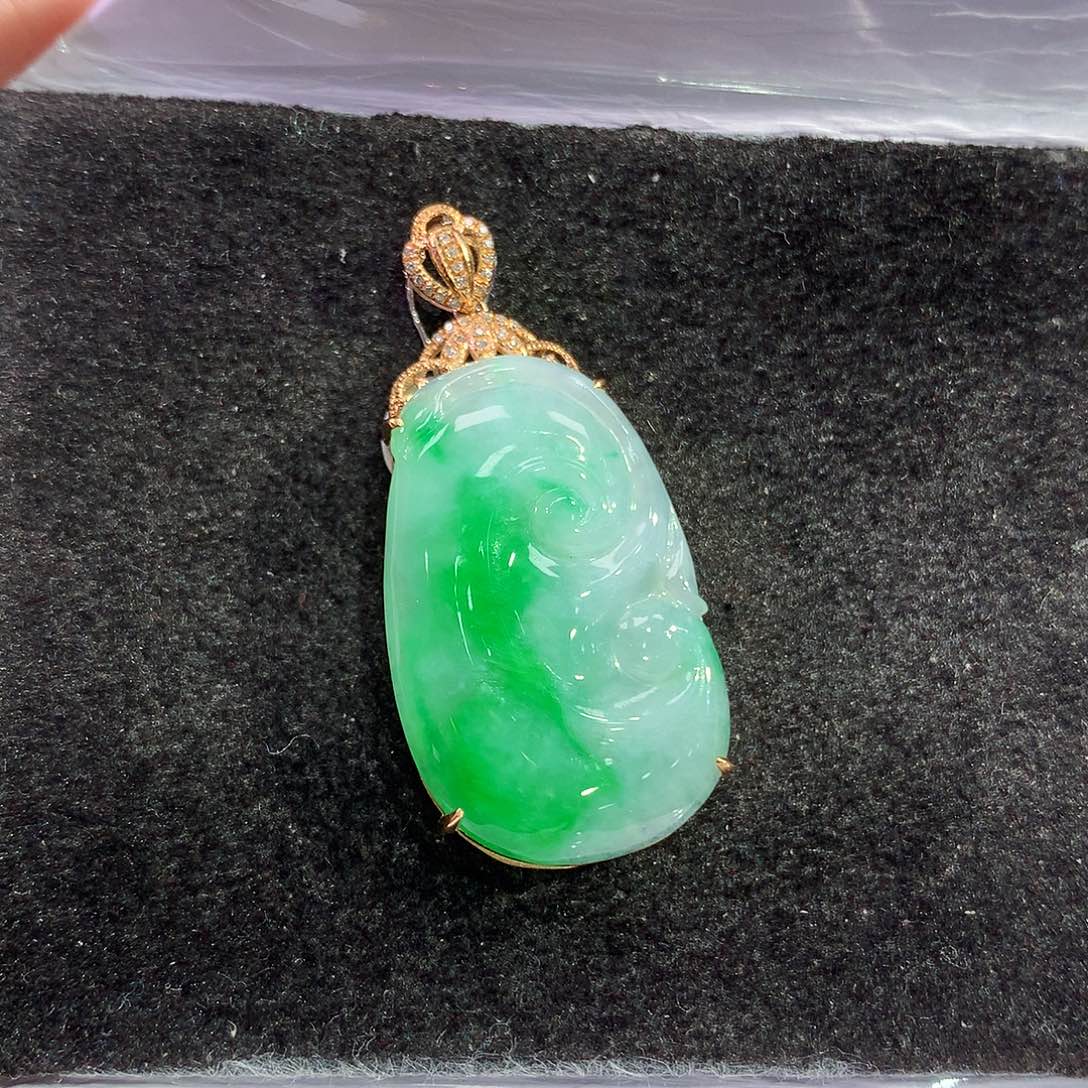 翡翠18K金镶嵌吊坠(赠链)