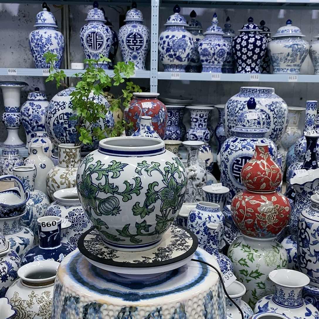 【闪购商品】摆件绿釉花瓶缠枝莲…………………………