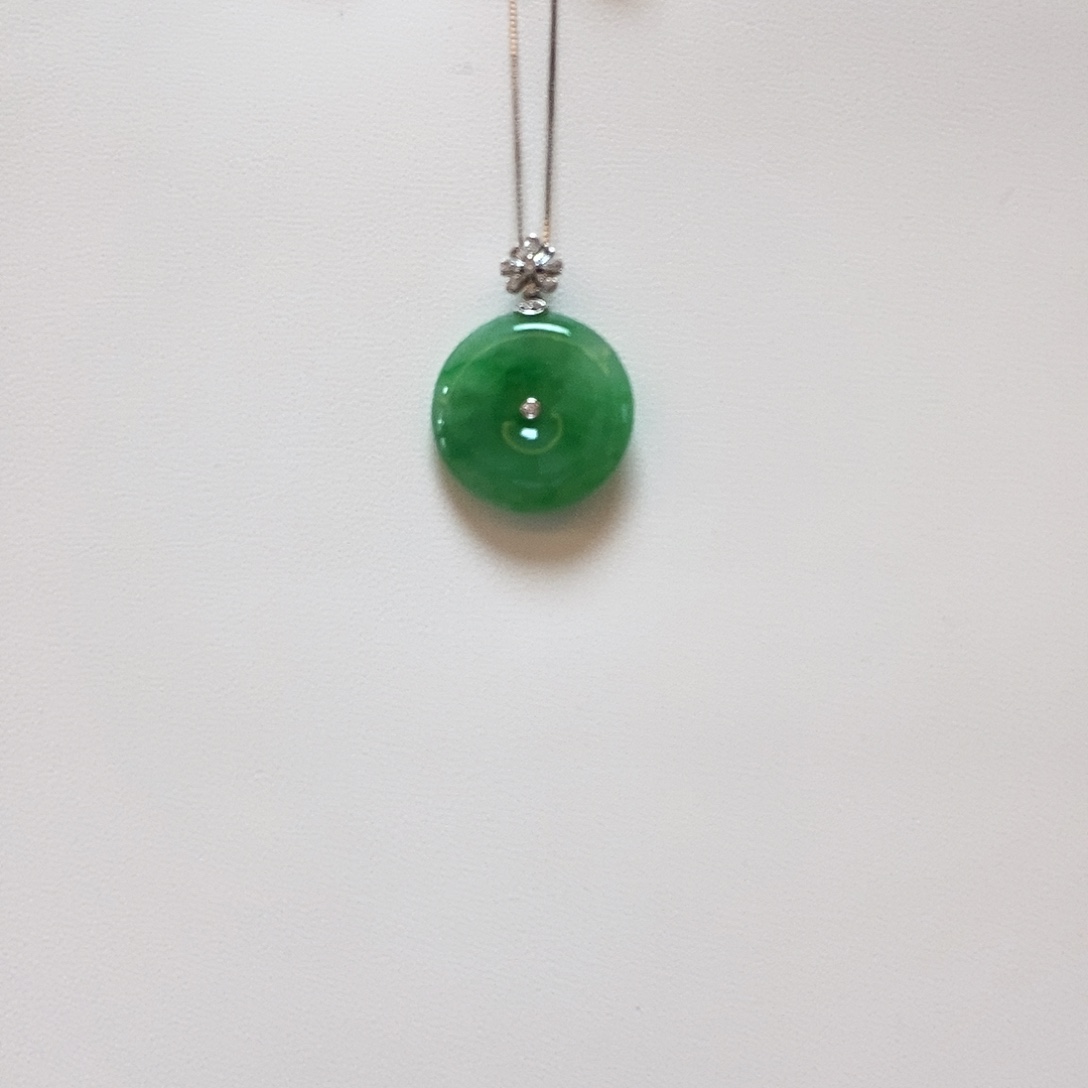 翡翠18K金镶嵌颈饰简单