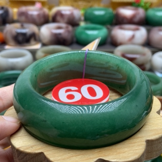 未镶嵌手镯石英质玉