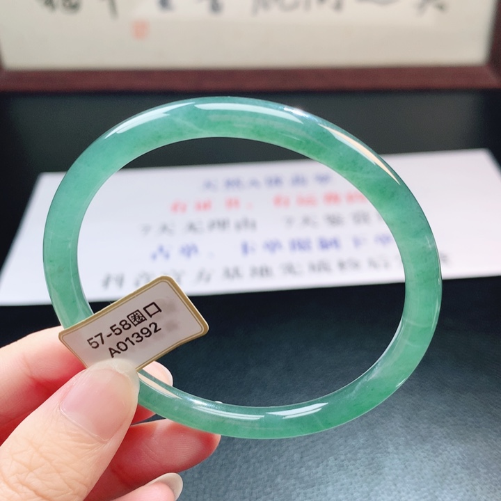 翡翠未镶嵌手镯翡翠手镯70