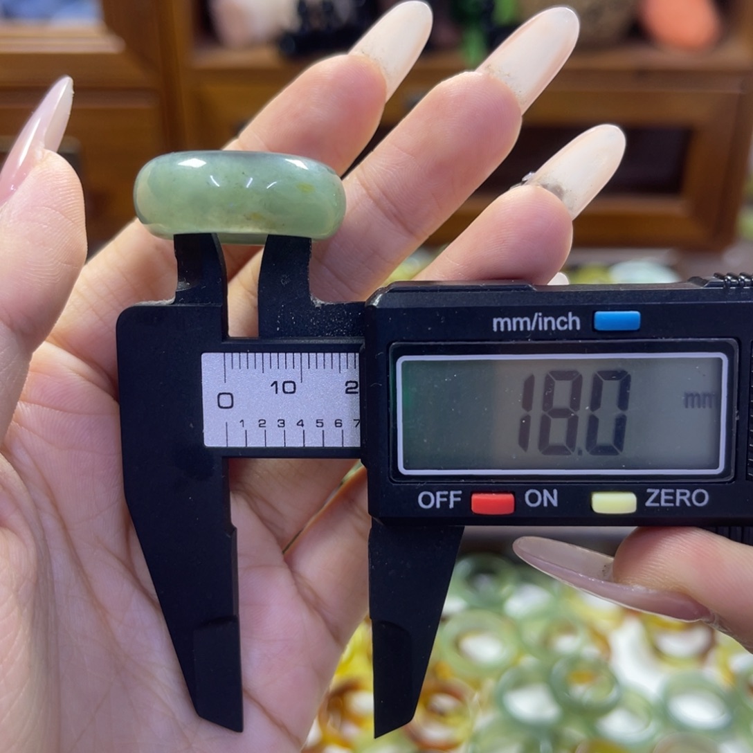 蛇纹石玉未镶嵌手镯瑕疵28