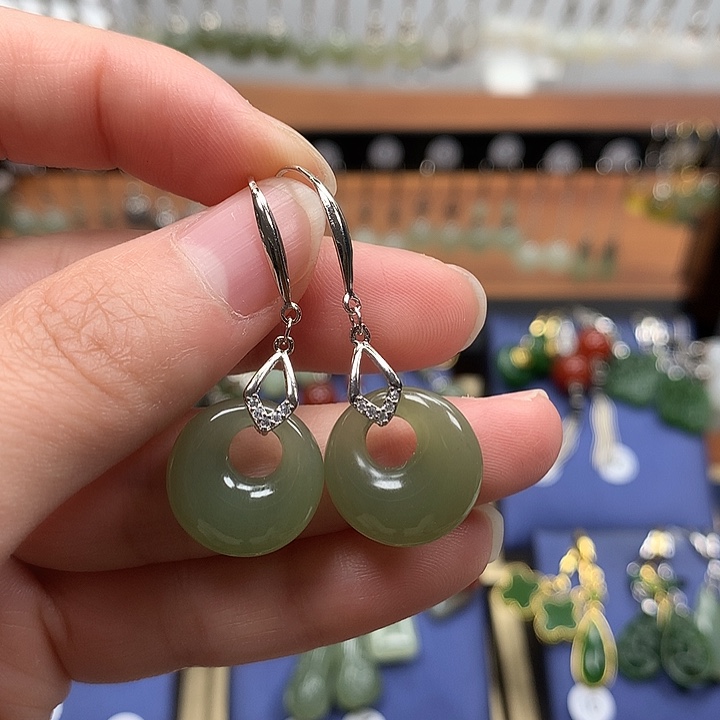 和田玉银S925镶嵌耳饰平安扣15.7左右晴水色