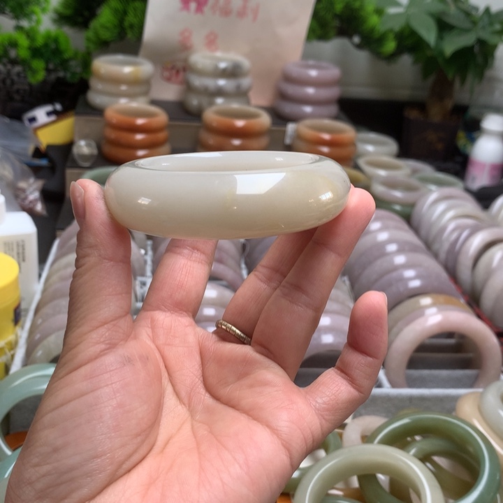 石英质玉未镶嵌手镯