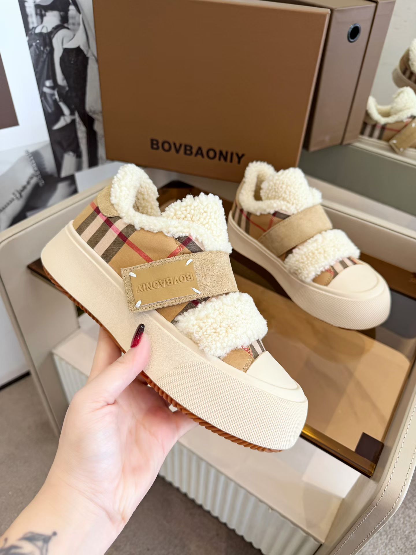 冬季新款魔术贴羊羔毛加厚保暖百搭板鞋休闲欧货版耐磨防滑保暖