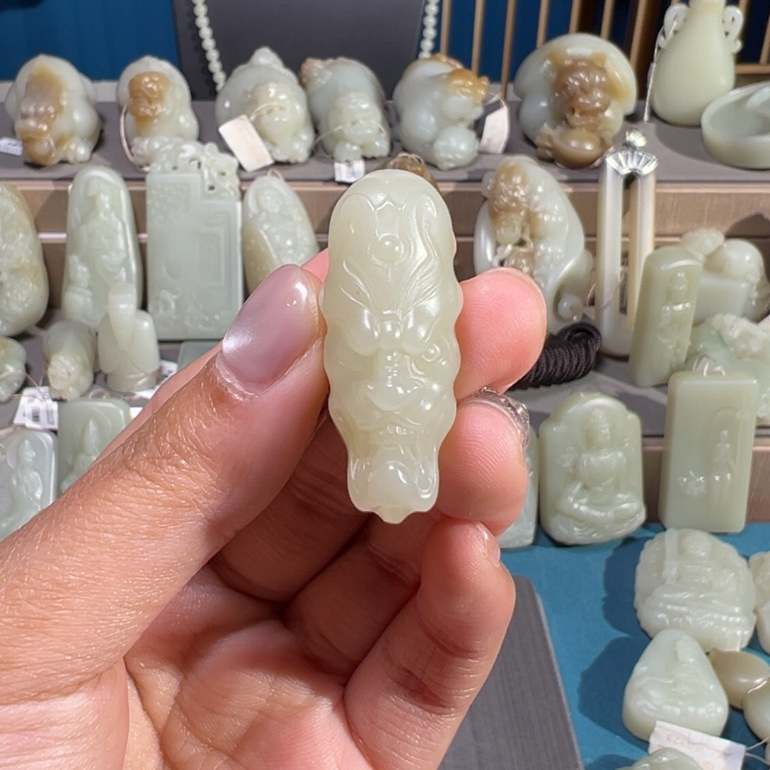 和田玉（糖玉）未镶嵌颈饰