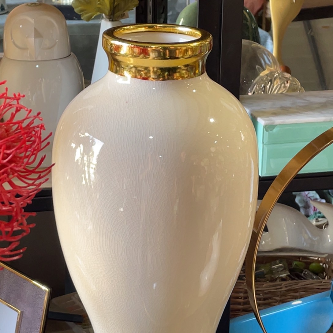 陶瓷花瓶，仿真绿植。