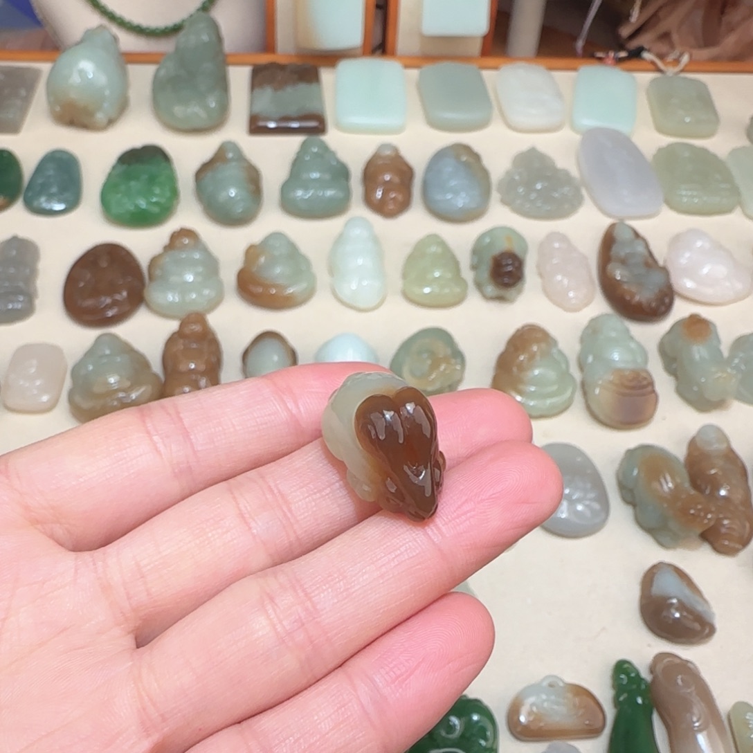 腰***球和田玉未镶嵌颈饰