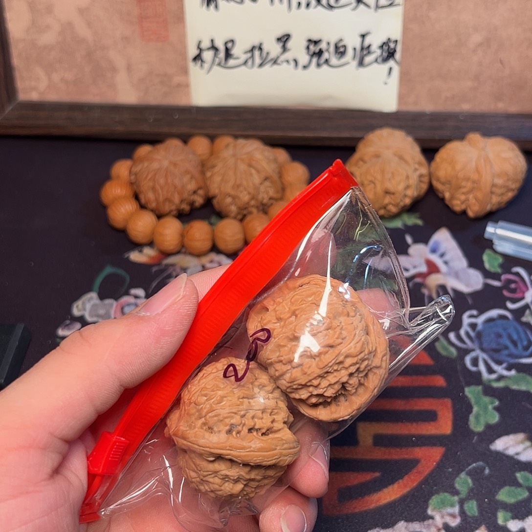 ****嘿吊坠文玩核桃大球白