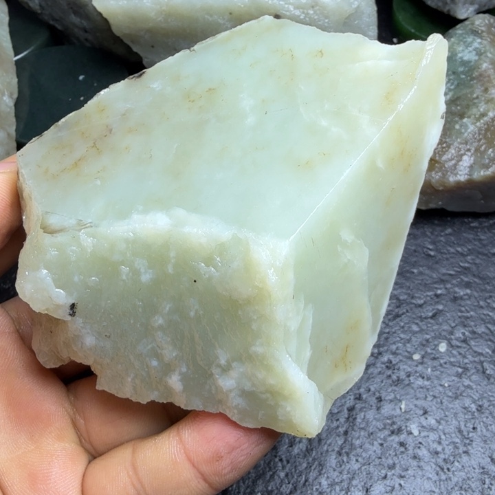 和田玉（糖玉）未镶嵌珠宝奇石