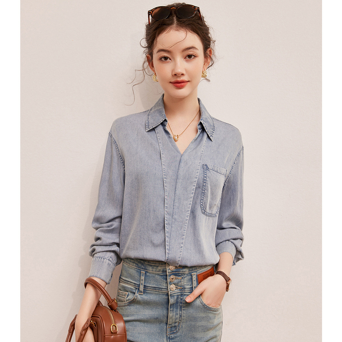 【绿子粉丝专享】&白鹿语法式V领落肩莱赛尔牛仔衬衫BL10044