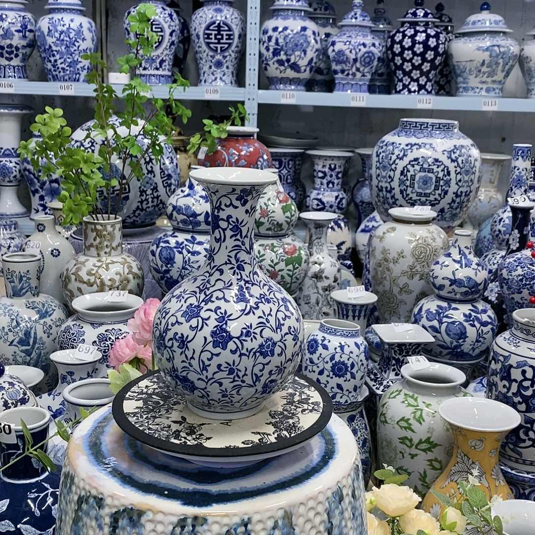 【闪购商品】摆件玉壶春瓷器………………………………