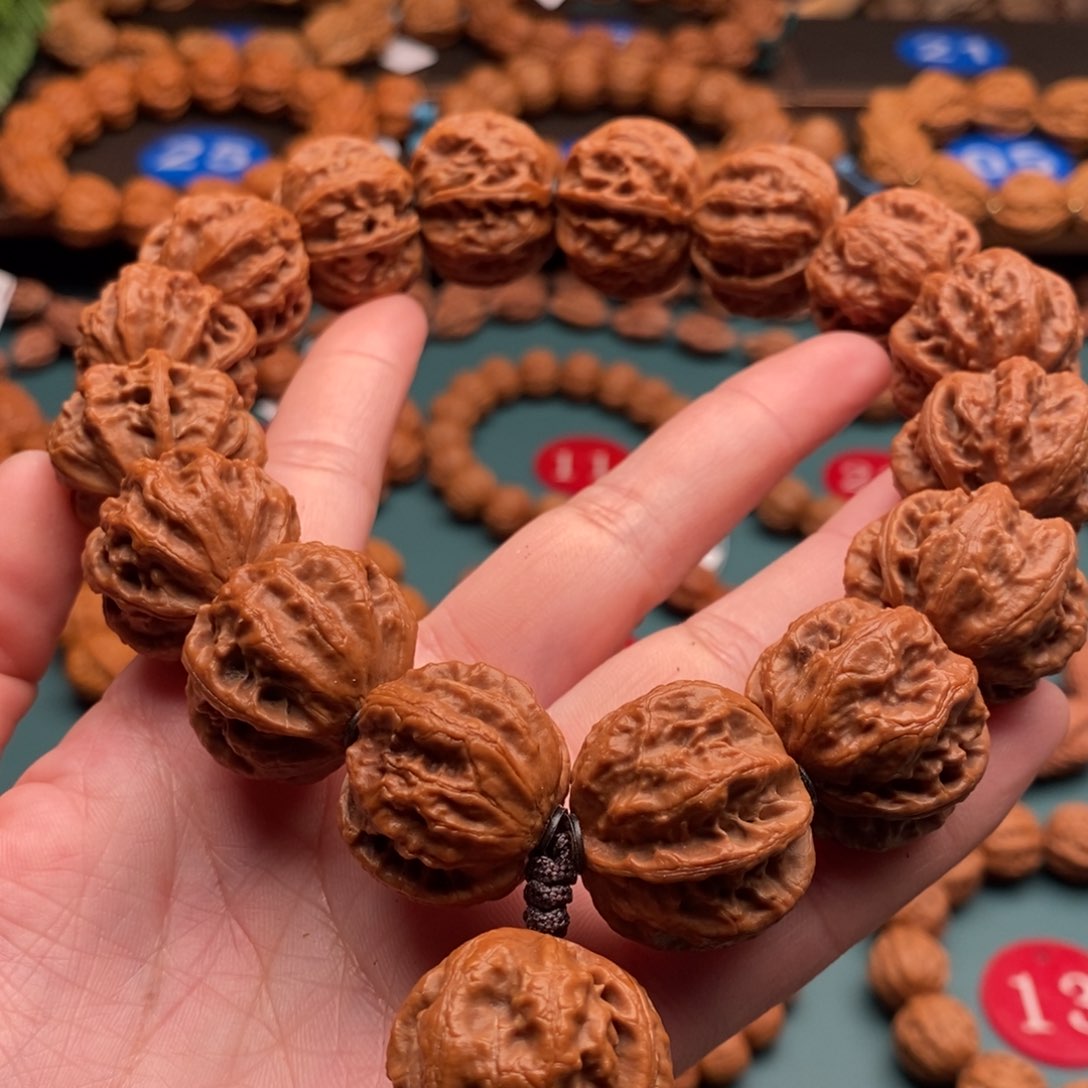 文玩核桃手串24尺寸八棱