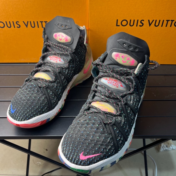 95新 MM6 篮球鞋95新烁/44.5码/詹18 黑彩虹