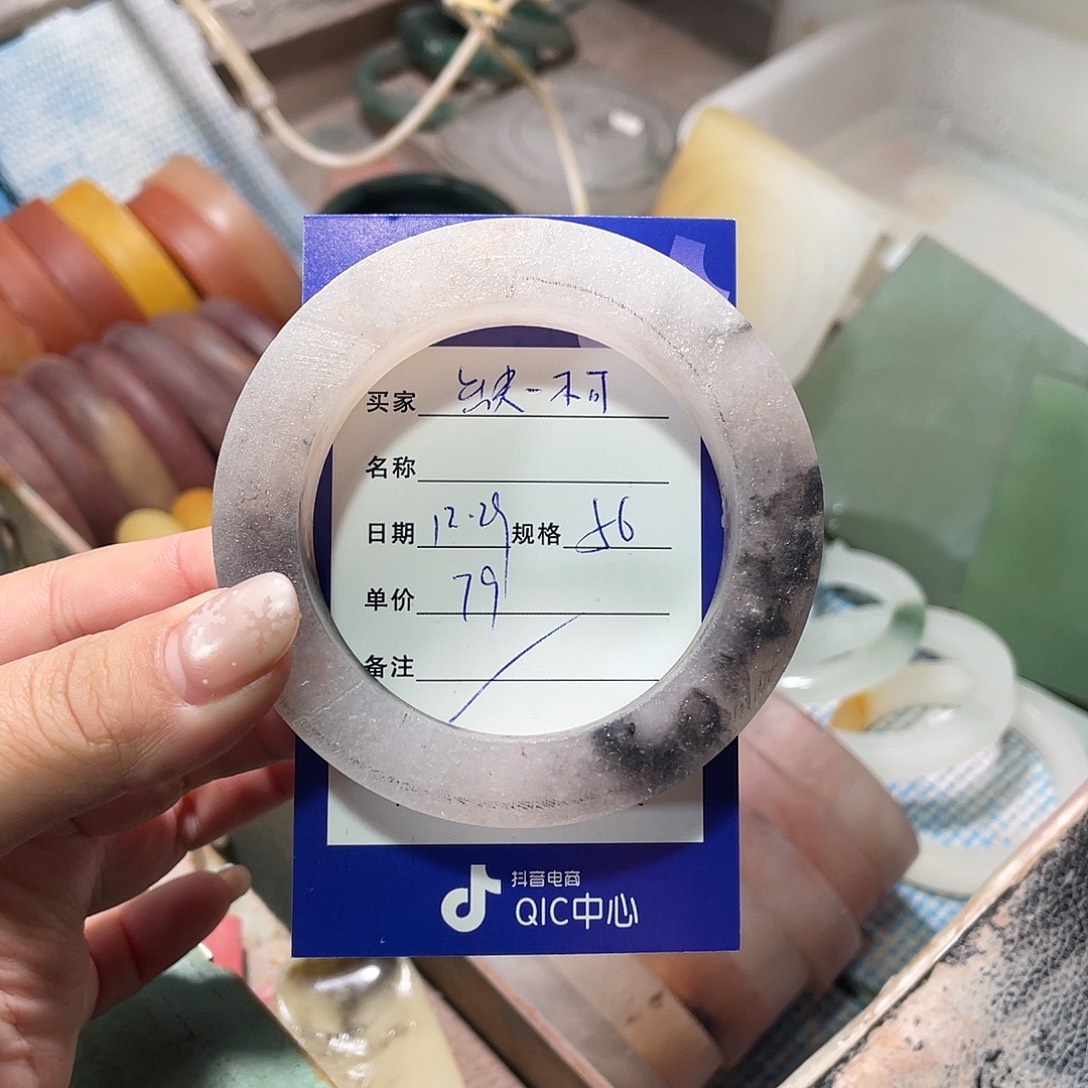 缺***可石英质玉未镶嵌手镯定制