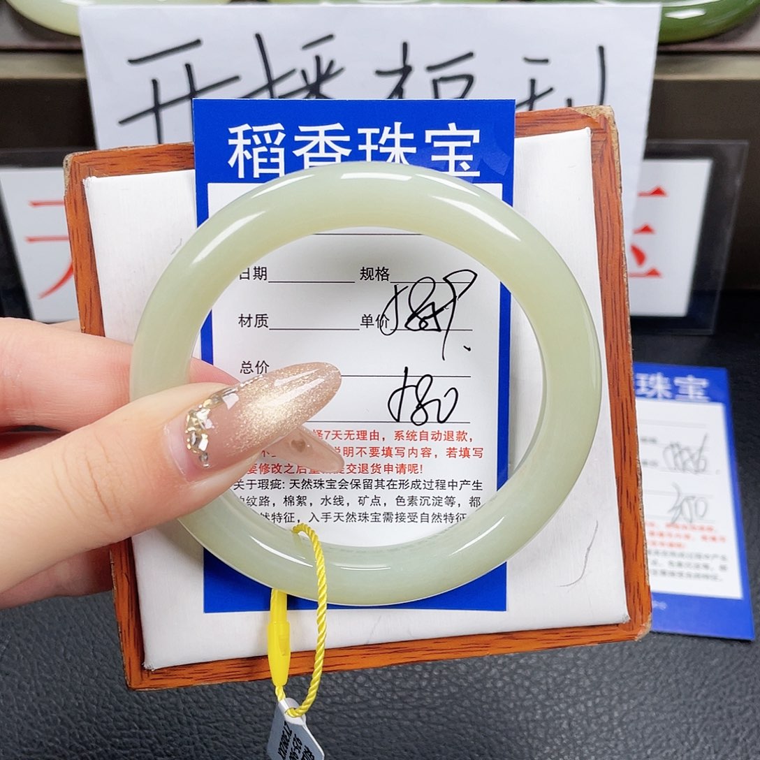 和田玉手镯未镶嵌
