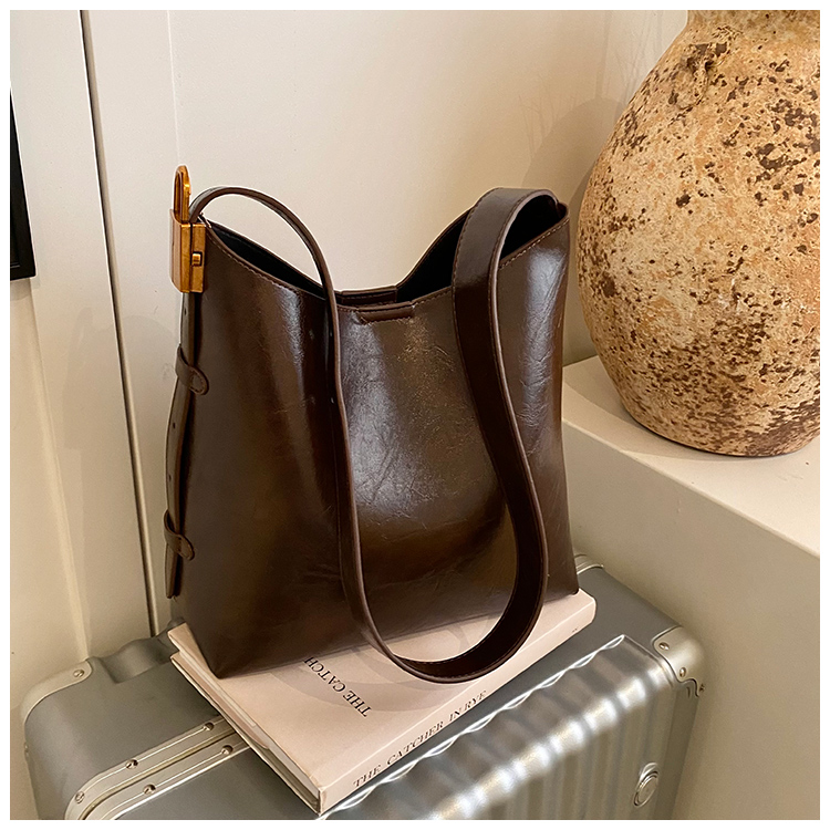 2025新款高级感包包女式春季小众腋下水桶包大容量百搭单肩1211