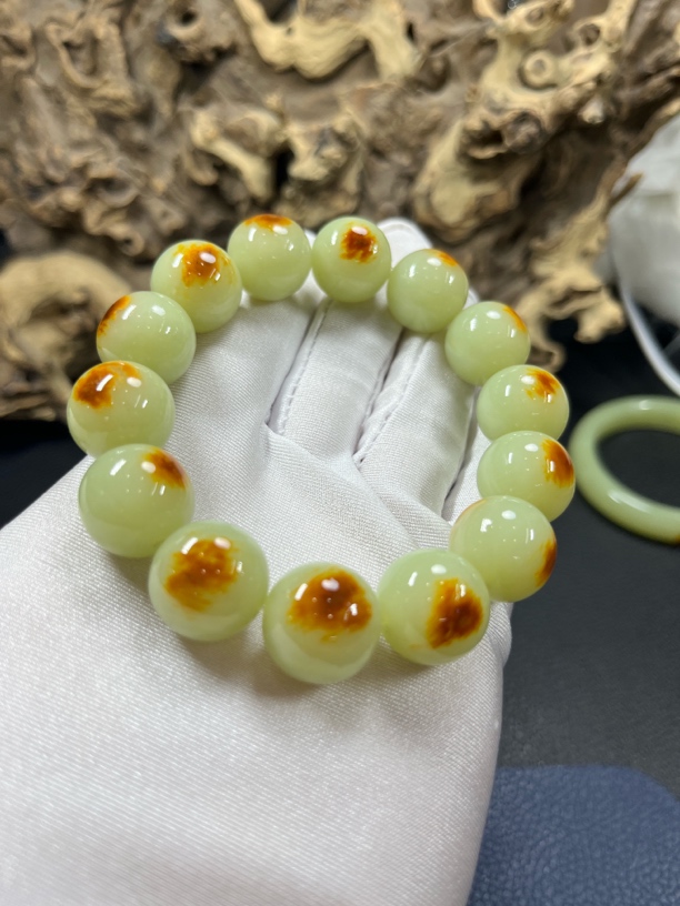 岫岩黄白河磨玉，透闪石圆珠手链男女通用