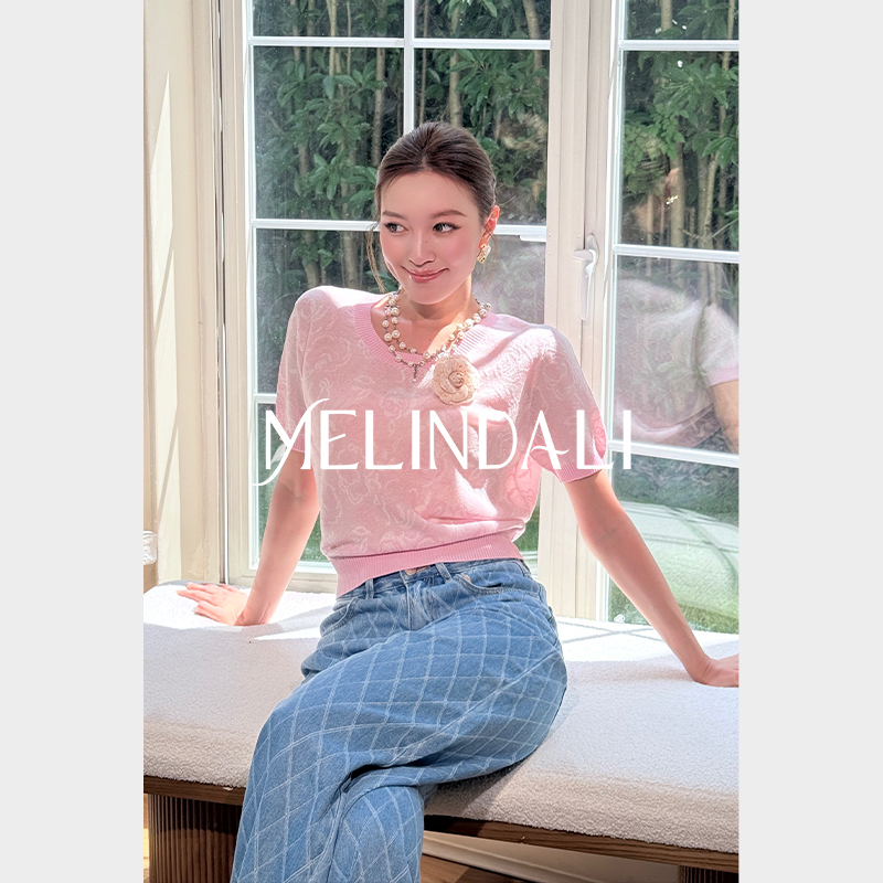 Melinda Li【香系山茶】立体玫瑰花提花蔷薇粉圆领短袖针织毛衣上衣