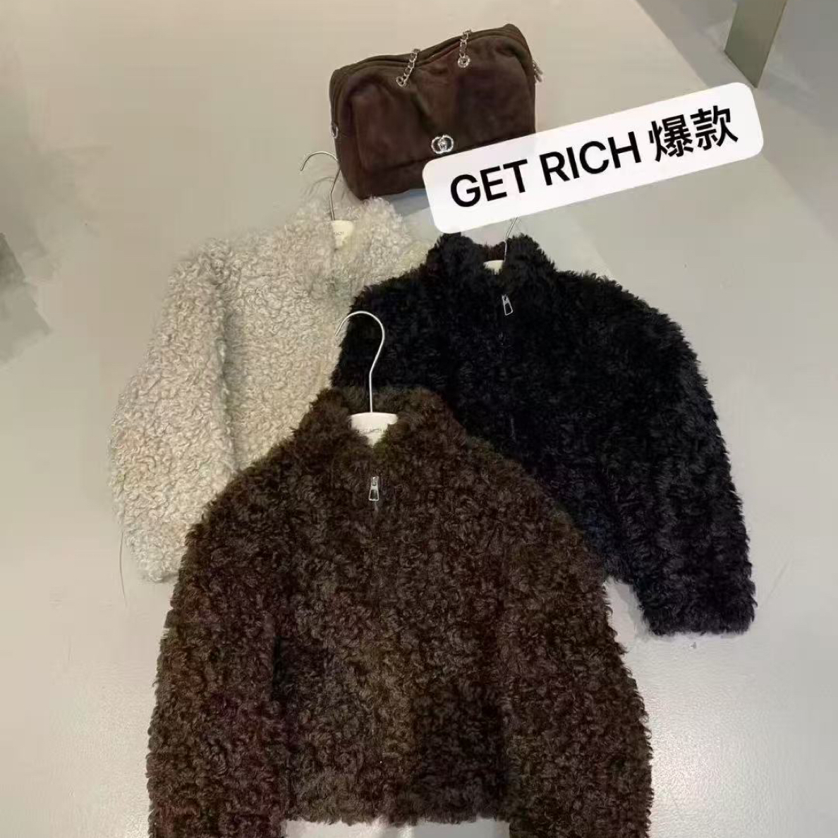 YanJie臻选·冬季新款毛茸茸千金少女感软糯翻领拉链短外套