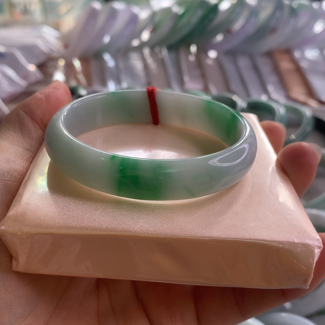 翡翠手镯未镶嵌仙*贵妃带色53.8