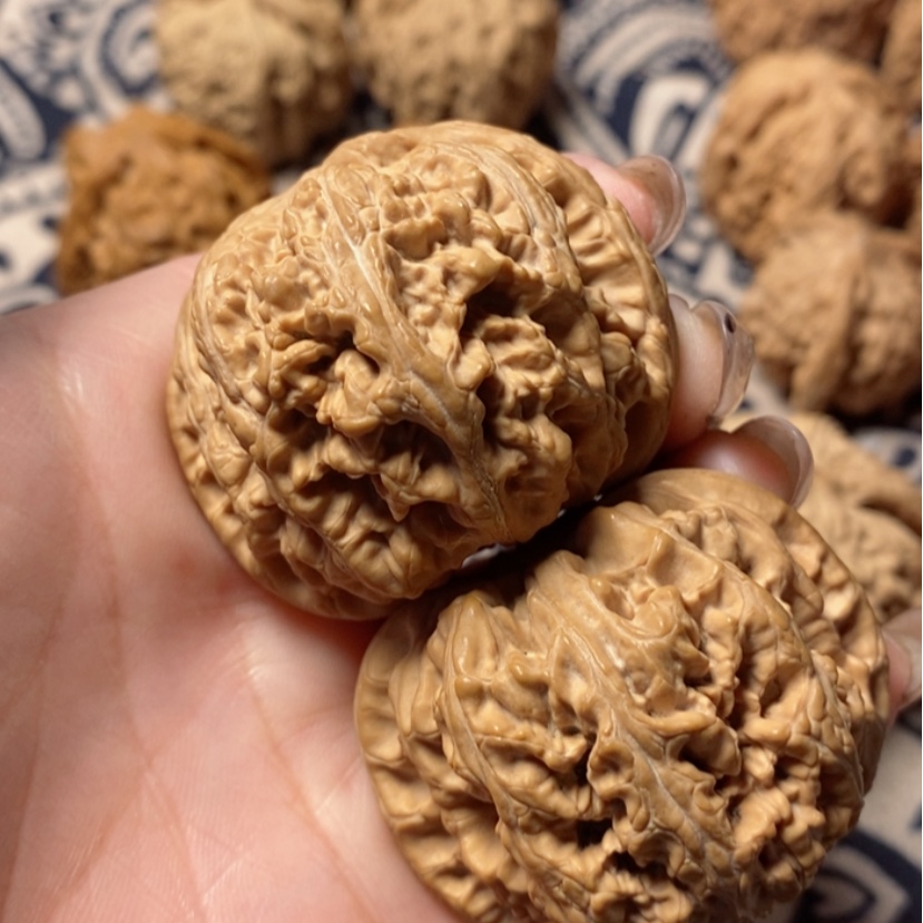 【闪购商品】文玩核桃吊坠依**你粗筋。花
