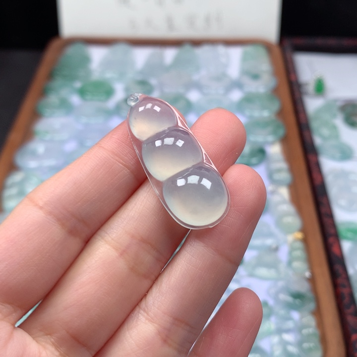 颈饰未镶嵌翡翠冰种大福豆