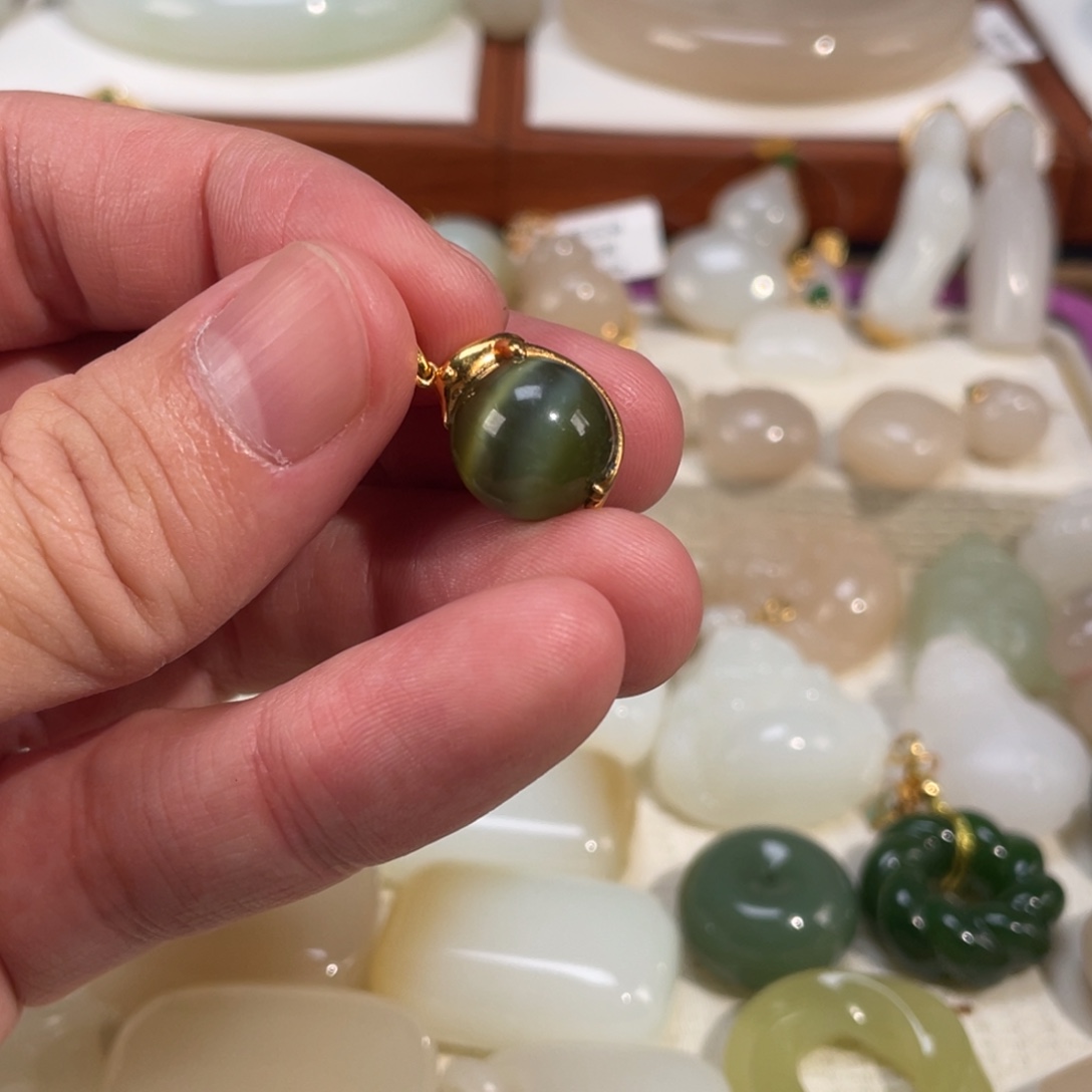 一***果和田玉未镶嵌颈饰