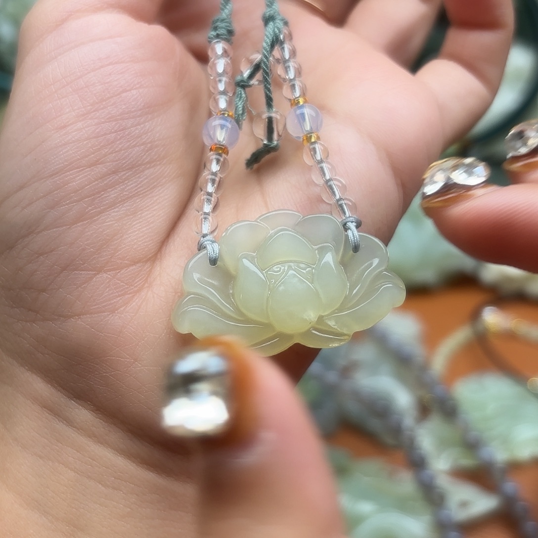 蛇纹石玉未镶嵌颈饰