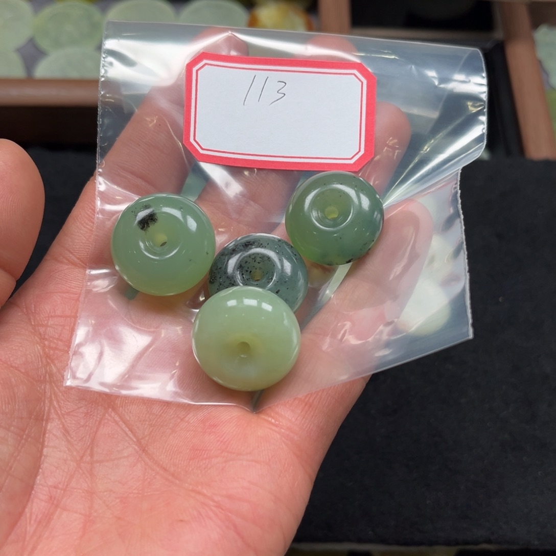 蛇纹石玉颈饰合金妃***.
