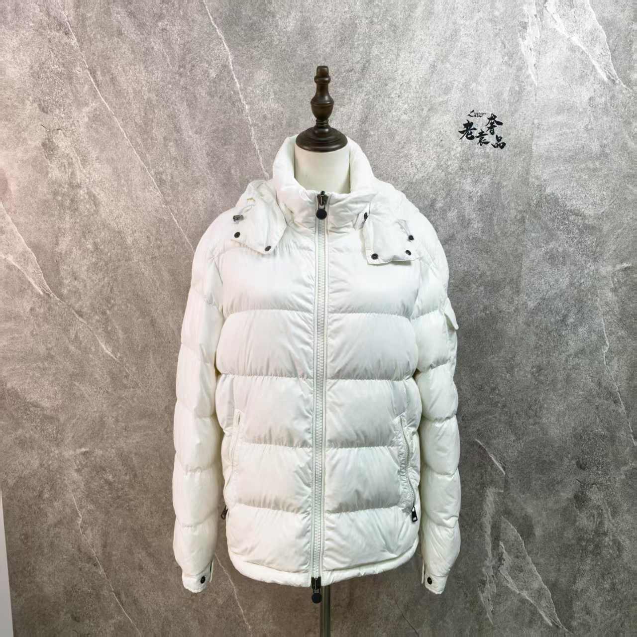 99新 MONCLER 海囤Q/蒙口羽绒服/2码/xn90120