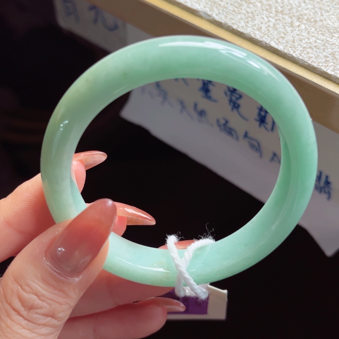 翡翠未镶嵌手镯手镯