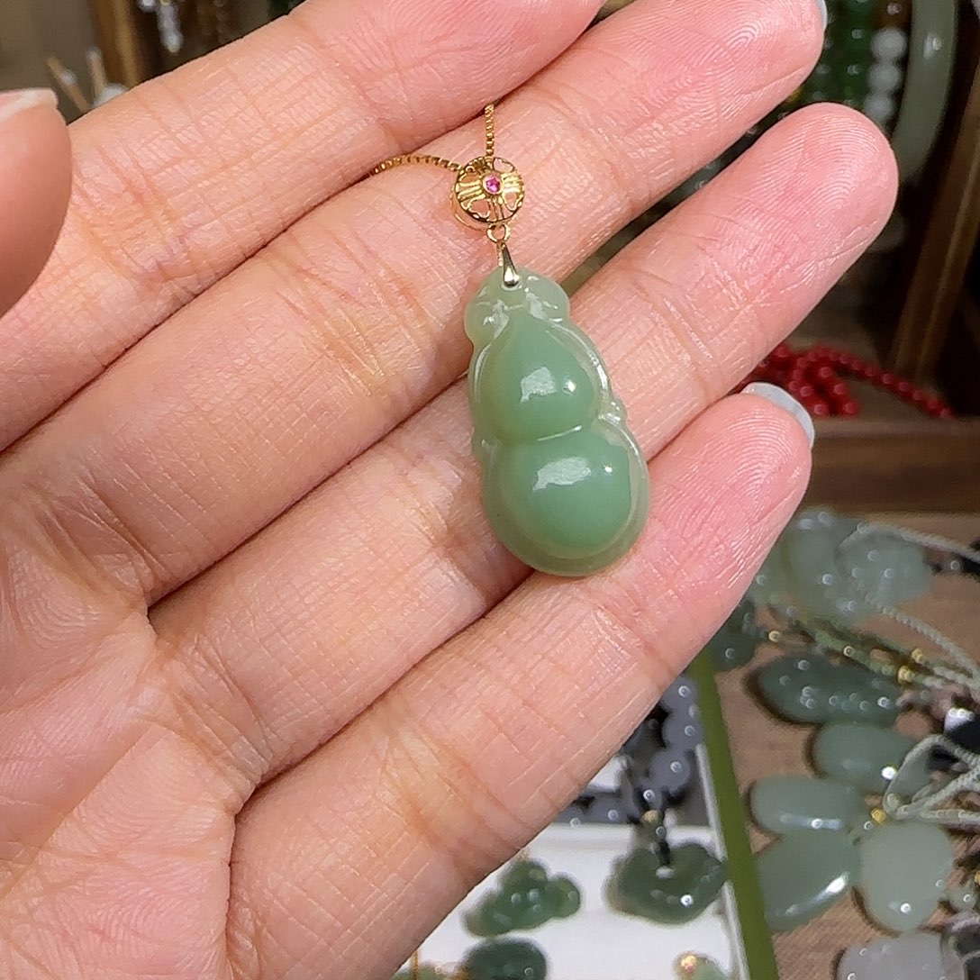 和田玉颈饰18K金镶嵌