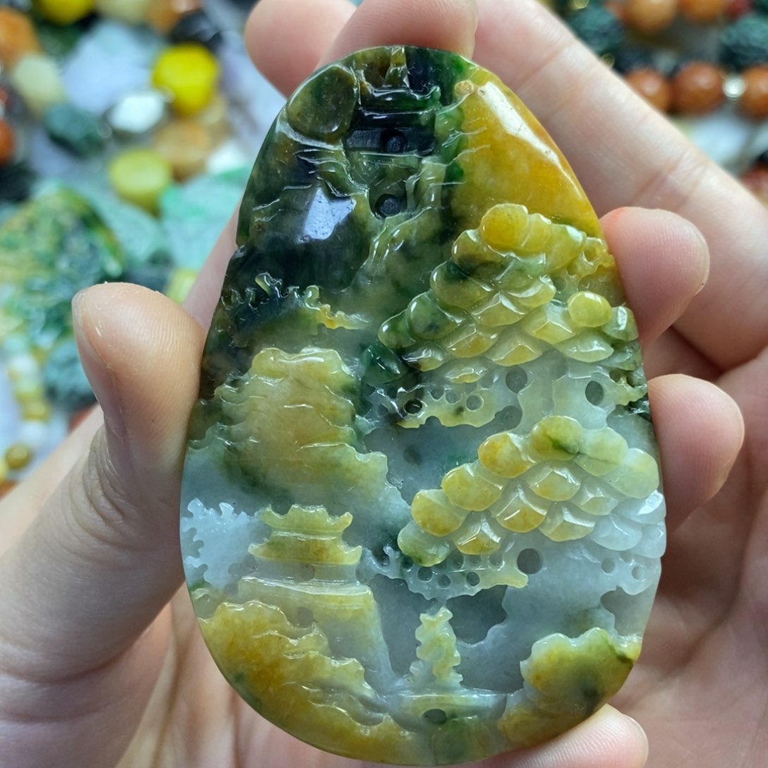 翡翠未镶嵌颈饰李*