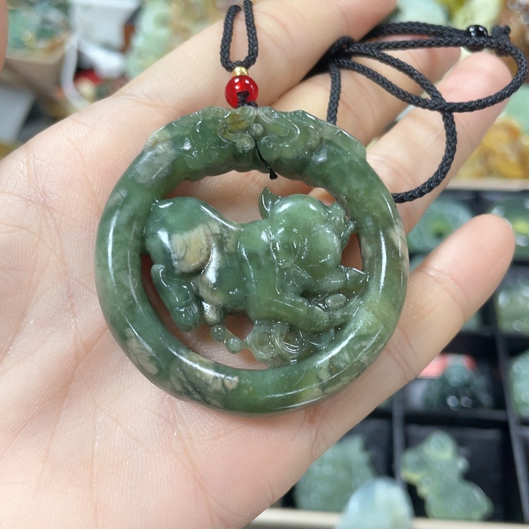 蛇纹石玉颈饰未镶嵌