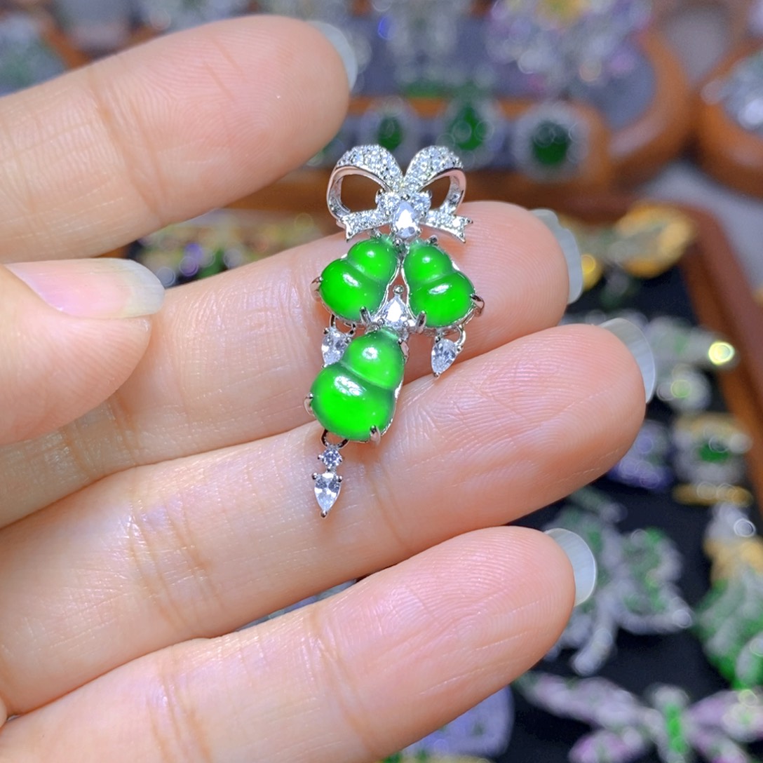 翡翠颈饰银S925镶嵌天然翡翠