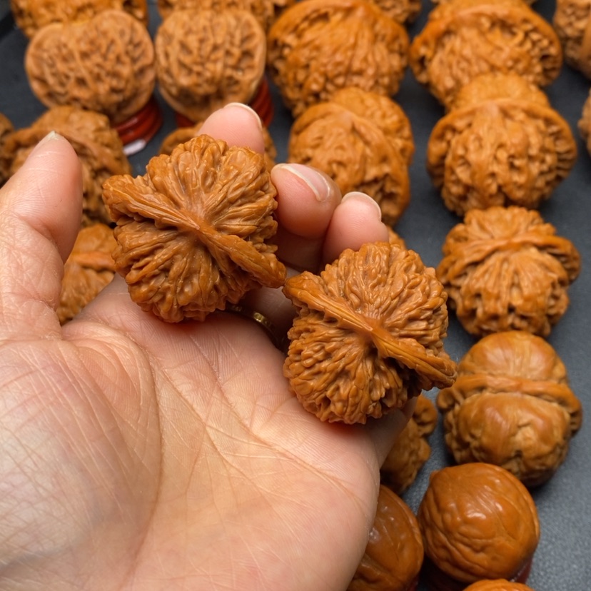 【闪购商品】文玩核桃把件40篓子