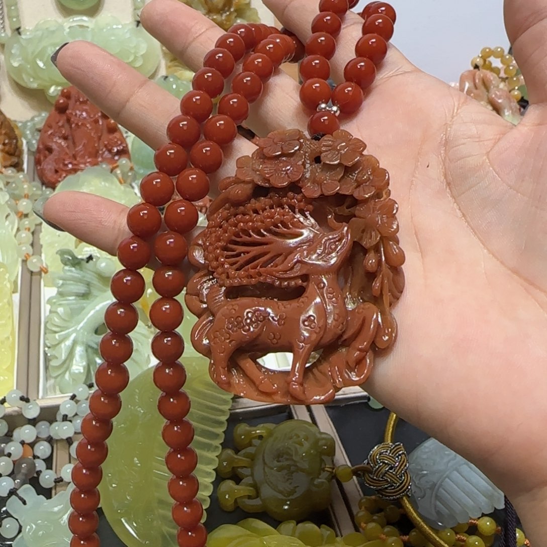 未镶嵌蛇纹石玉吊坠