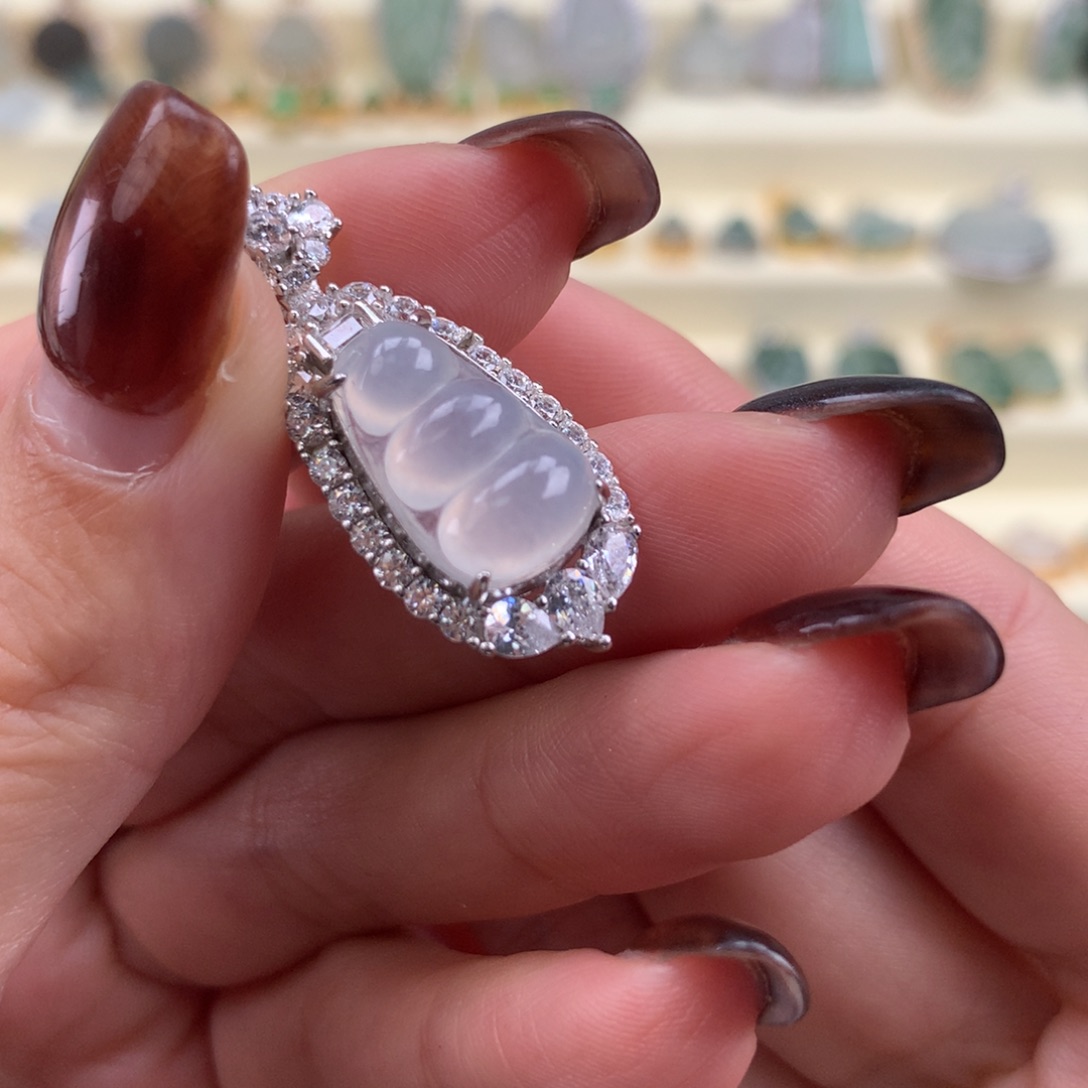 翡翠银S925镶嵌颈饰豆子