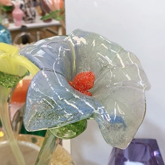 琉璃花瓶高45厘米宽9厘米